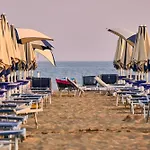 Bright Flat With Pool And Balcony Apartament *