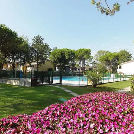 Apartament Bright Flat With Pool And Balcony
