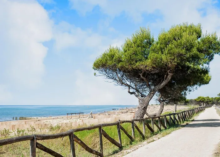 Апартаменты Bright Flat With Pool And Balcony *