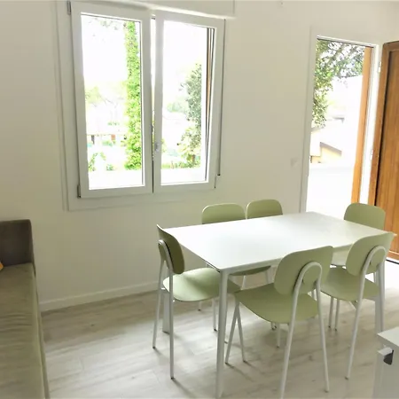 דירה Bright Flat With Pool And Balcony