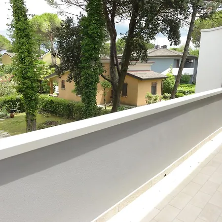 アパート Bright Flat With Pool And Balcony ビビオーネ