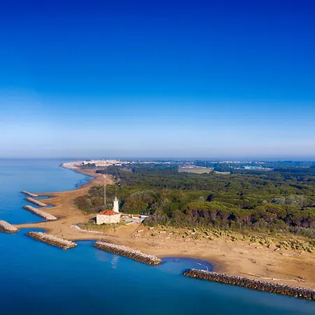 Bright Flat With Pool And Balcony
