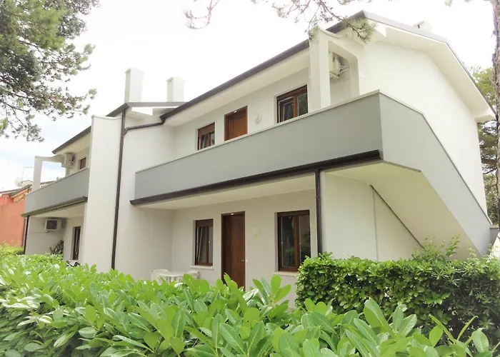 Bright Flat With Pool And Balcony Apartament