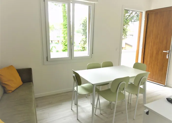 Apartment Bright Flat With Pool And Balcony