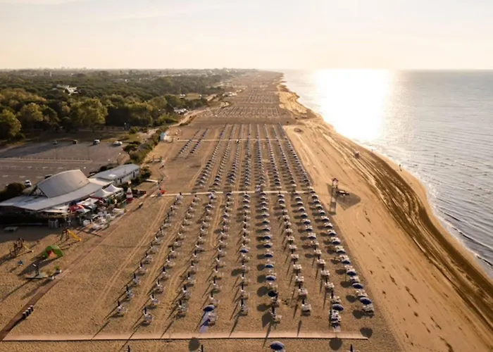 Apartment Bright Flat With Pool And Balcony
